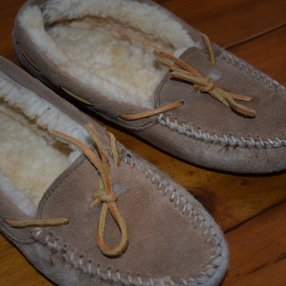 Minnetonka Sheepskin Softsole Moc Women's 6